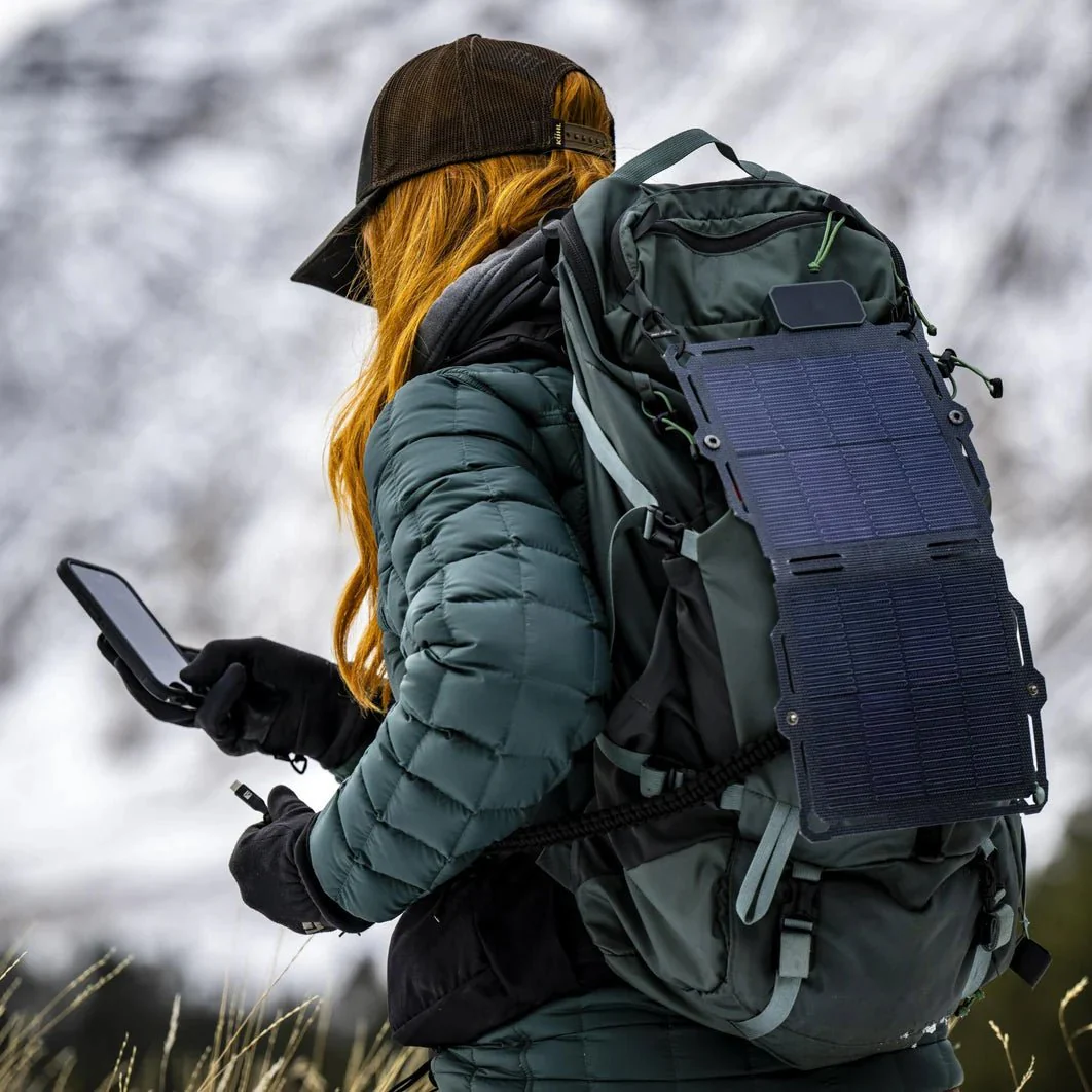 DARK ENERGY Spectre 8W Solar Charger - Image 4